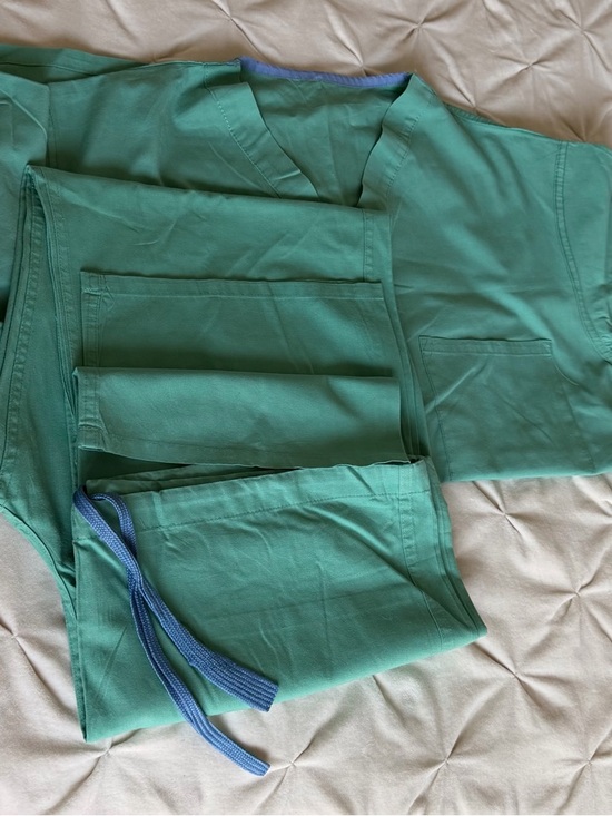 Vintage Green Medical Scrub Set with Blue Drawstring - Picture 2 of 4